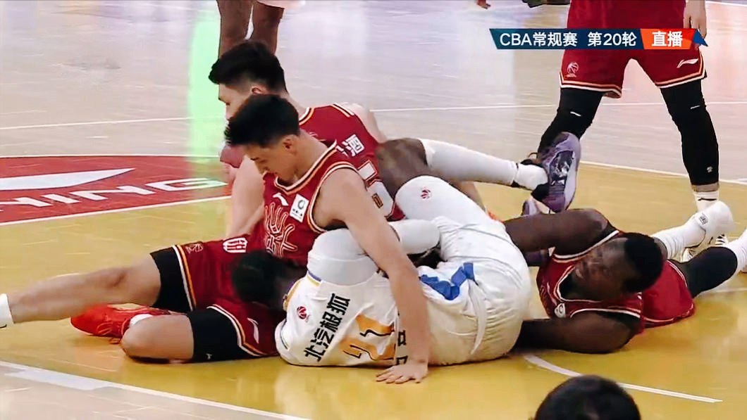 欧冠直播下载-1分惜败！残阵北京惊艳1战，CBA焦点：迪亚洛准3双，多次爆发争执