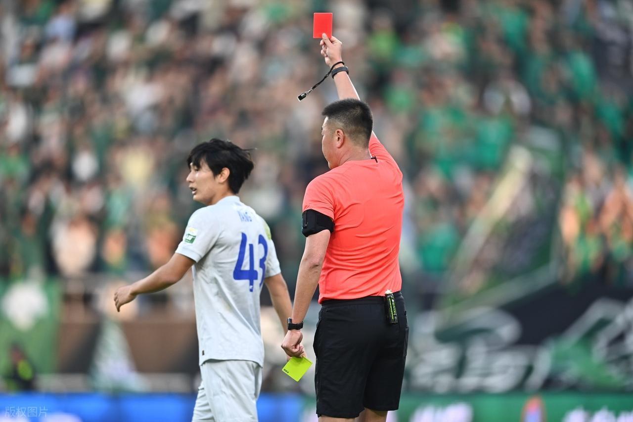 欧冠官网app下载-申花1比1战平浙江队，杨皓宇赛后被球迷质疑，直言他以后别上了